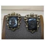Vtg Gold Tone Screw Back Earrings