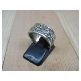 14K Embossed Floral & Ring Hallmarked 8.0g T.W