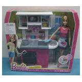 NIP 2014 Barbie Deluxe Kitchen Set