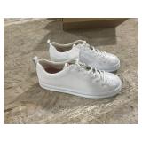 Men's Size 9.5 Runners