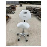 Salon Saddle Chair
