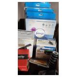 BOX OF HOUSEHOLD ITEMS