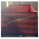 SQUARE TREE SKIRT