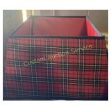 SQUARE TREE SKIRT