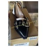 WOMENï¿½s SIZE 6 SHOES