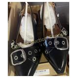 WOMENï¿½S SIZE 7 SHOES