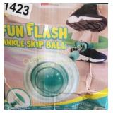 FLASHING ANKLE SKIP BALL TOY