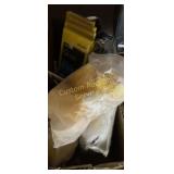 BOX OF HOUSEHOLD ITEMS