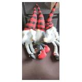 3 SITTING GNOMES