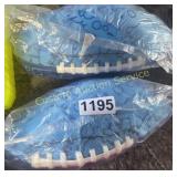 2 MINI FOOTBALLS