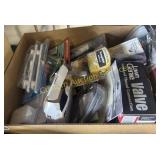 BOX OF HOUSEHOLD ITEMS