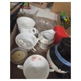 CREAMER AND SUGAR, MUSTACHE CUP