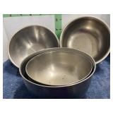 Stainless Steal Mixing bowls/ cake & pie plates