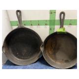 8 in/10 in cast iron skillet