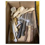 Measuring spoons/ pairing knives