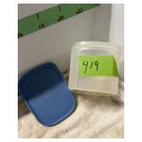 TUPPERWARE W/LID 5 "X 5" X 5"