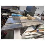 ROUTER TABLE WITH BITS