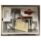 PAMPER CHEF APPLE PEELER/CORER SLICER