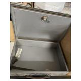 CASH BOX W/KEY  14" X 10" X 4"