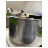 LARGE ALUMINUM POT