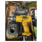 DEWALT 9 VOLT CORDLESS DRILL W/CHARGER