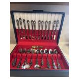 ONEIDA 12 PC. TABLEWARE SET