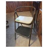FOLDING STEP STOOL
