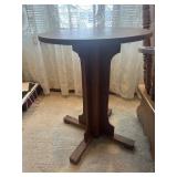 ROUND PLANT STAND  20" X 26"