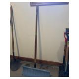 SNOW SHOVEL