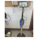 Quarts Shop Light on Adjustable Stand