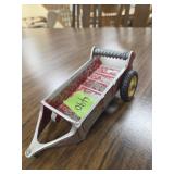 ALUMINUM MANURE SPREADER   SOME DAMAGE