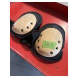 KNEE PADS