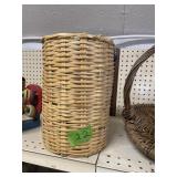 ROUND WICKER BASKET  8" X 12"