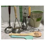 UTENSIL CONTAINER WITH UTENSILS