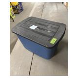 Tote w/lid  24 x 14 x 14 - slight damage on bottom