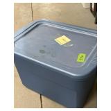 Tote w/lid  18 x 12 x 16