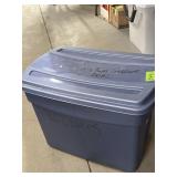 Tote w/lid   18 x 16 x 25