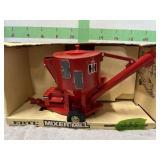 ERTL IH GRINDER MIXER  NIB