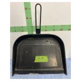 METAL DUST PAN
