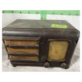 Bake-o-lite AM Radio