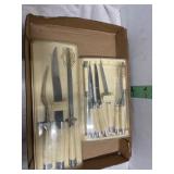 CUTLERY SET W/STEAK KNIVES