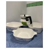 SMALL CORNING WARE BOWLS/NO LIDS AND TEAPOT