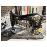 SINGER SEWING MACHINE