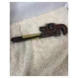 SMALL PIPE WRENCH