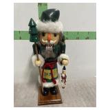 Nutcracker 12T