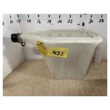 Bird seed bucket