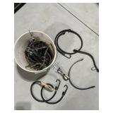 BUCKET W/ BUNGEE CORDS