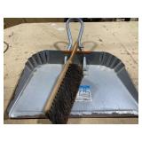 LARGE DUST PAN W/BRUSH