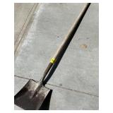 SQUARE NOSE SHOVEL