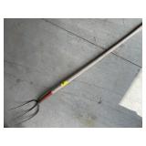 3 TONG PITCH FORK